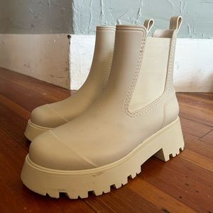 ASOS Women’s US 7 Cream Boot